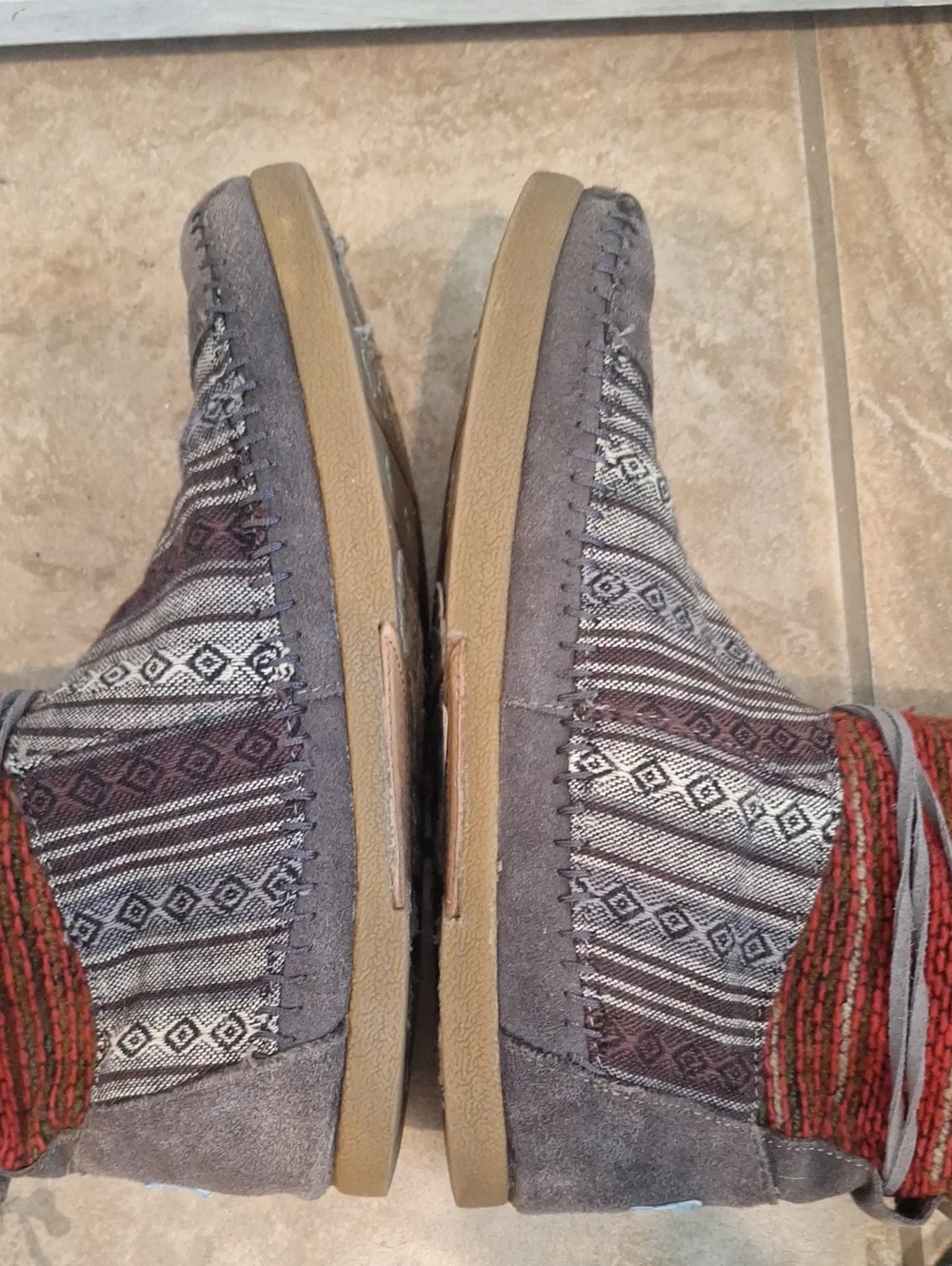 Tom's Nepal Winter Moccasin Pull On Boot 9.5 SZ